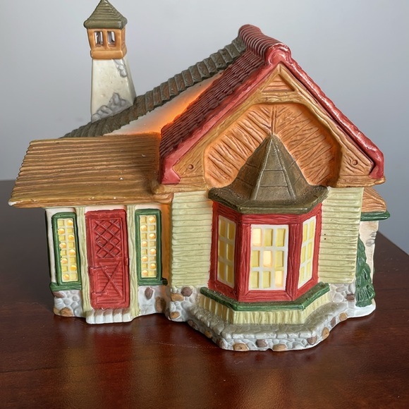 Our town porcelain house - Picture 2 of 7